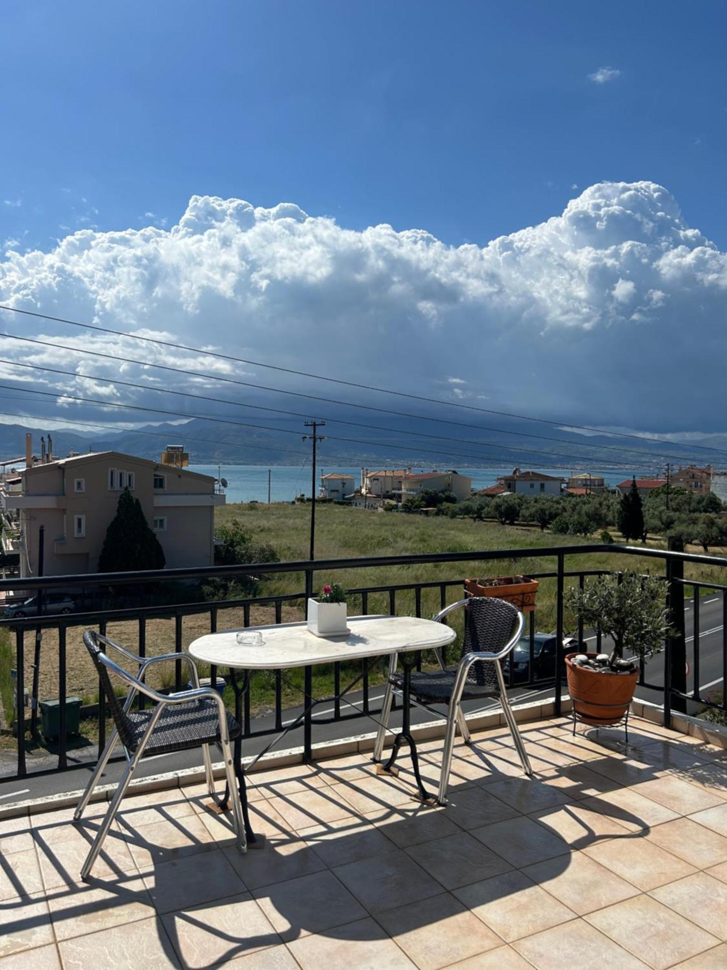 Lena S Apartment Nafpaktos Екстериор снимка